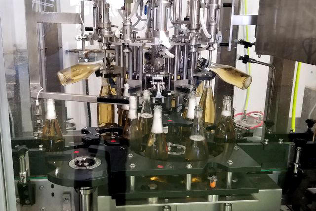 What is traditional-method sparkling wine?, Why is Oregon one of the best places to produce sparkling wine?, The sparkling start in Oregon , Oregon’s bubbly future