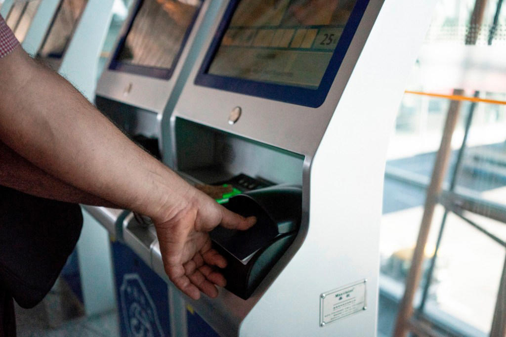 New travel rules for Spain — what UK tourists need to know What is the entry and exit EES system?, How does the EES system work in the EU?, Will ESS checks happen in the UK?, When does the EES start?, What countries will use the new EU entry and exit system?, Who is exempt from the EU entry and exit system?, Why was the EES launch delayed?, What countries already use biometric border controls?