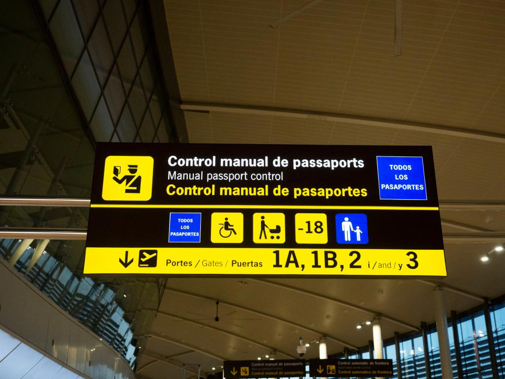 How does the EES system work in the EU? What is the entry and exit EES system?, How does the EES system work in the EU?, Will ESS checks happen in the UK?, When does the EES start?, What countries will use the new EU entry and exit system?, Who is exempt from the EU entry and exit system?, Why was the EES launch delayed?, What countries already use biometric border controls?