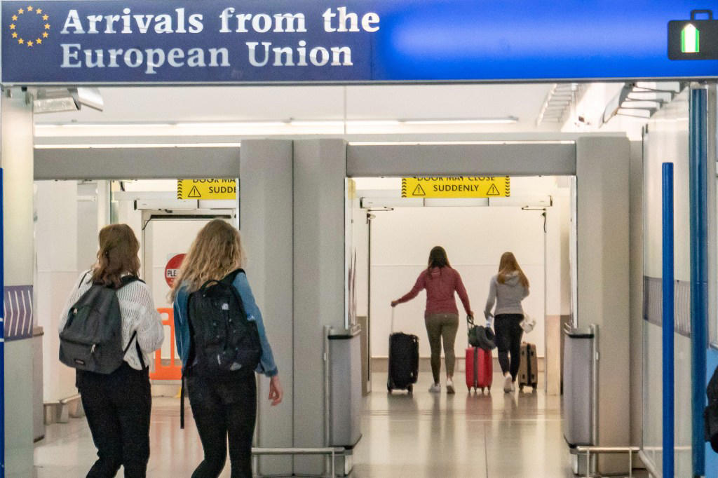 New travel rules for Spain — what UK tourists need to know What is the entry and exit EES system?, How does the EES system work in the EU?, Will ESS checks happen in the UK?, When does the EES start?, What countries will use the new EU entry and exit system?, Who is exempt from the EU entry and exit system?, Why was the EES launch delayed?, What countries already use biometric border controls?
