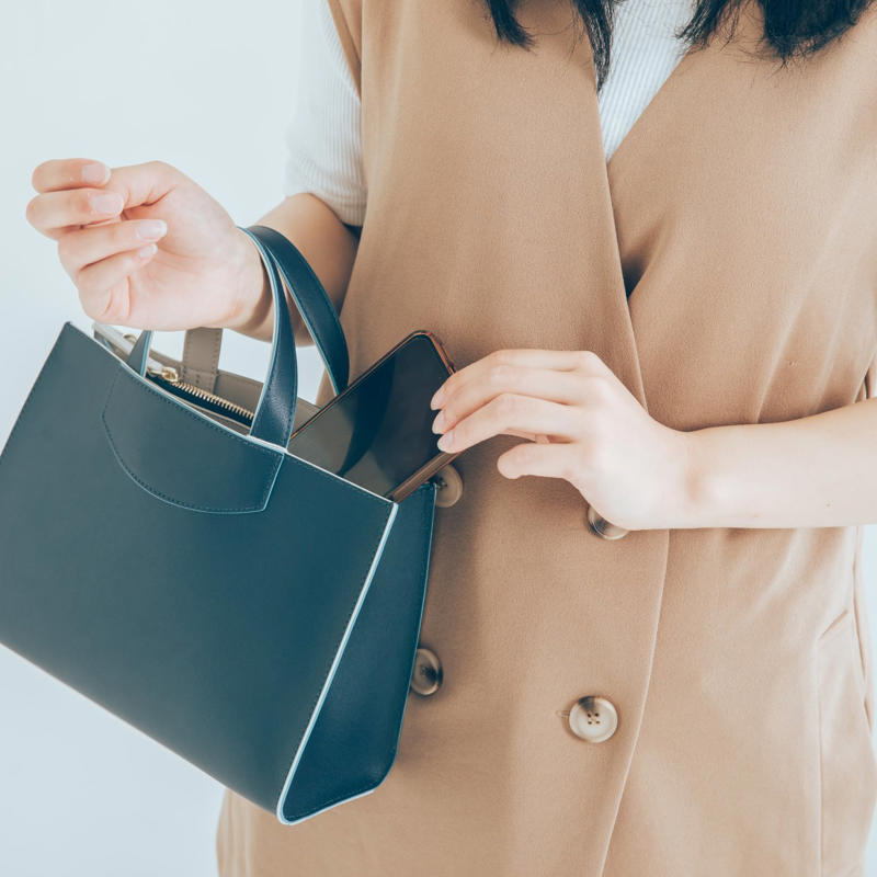 最近持ち歩かなくなったものがある人は6割, 私がコレを持ち歩かなくなった理由, アラフォー女性たちの必須アイテム, 自分にとって必要なものを見極めよう！