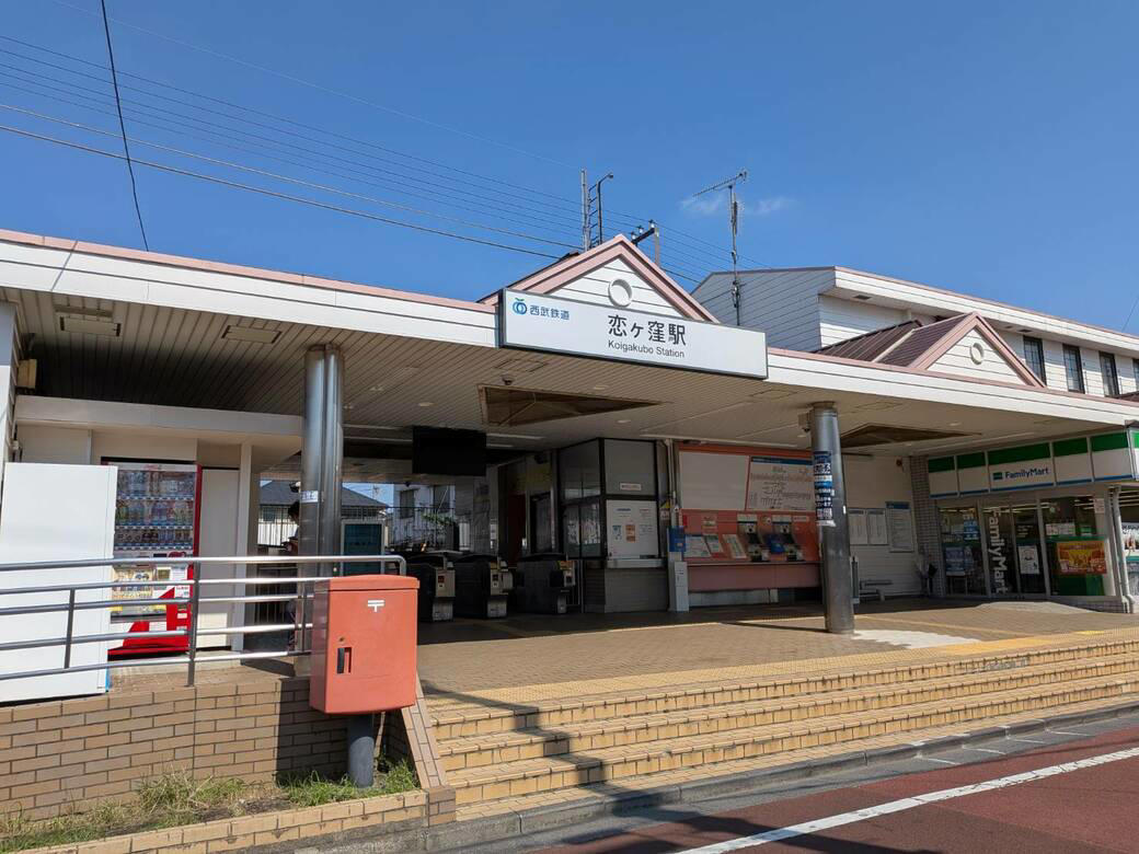 猫も杓子も体験…やたら「体験」を推す外食企業, 新業態1号店は堅実に郊外ロードサイド, オープンから半月経過も行列ができる人気ぶり, 注文はタブレット、上げ膳・下げ膳まですべてお客がやる, 1000円前後で食べ放題付きはお得, 「豚肉つけ汁うどん」1089円はこんな感じ, 従来のうどんチェーンは注文に高度な意思決定が求められる？, 意思決定が負担、でも失敗したくない…現代人のニーズに合ううどん店