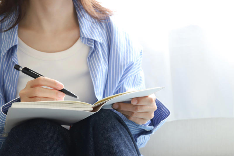 最近持ち歩かなくなったものがある人は6割, 私がコレを持ち歩かなくなった理由, アラフォー女性たちの必須アイテム, 自分にとって必要なものを見極めよう！