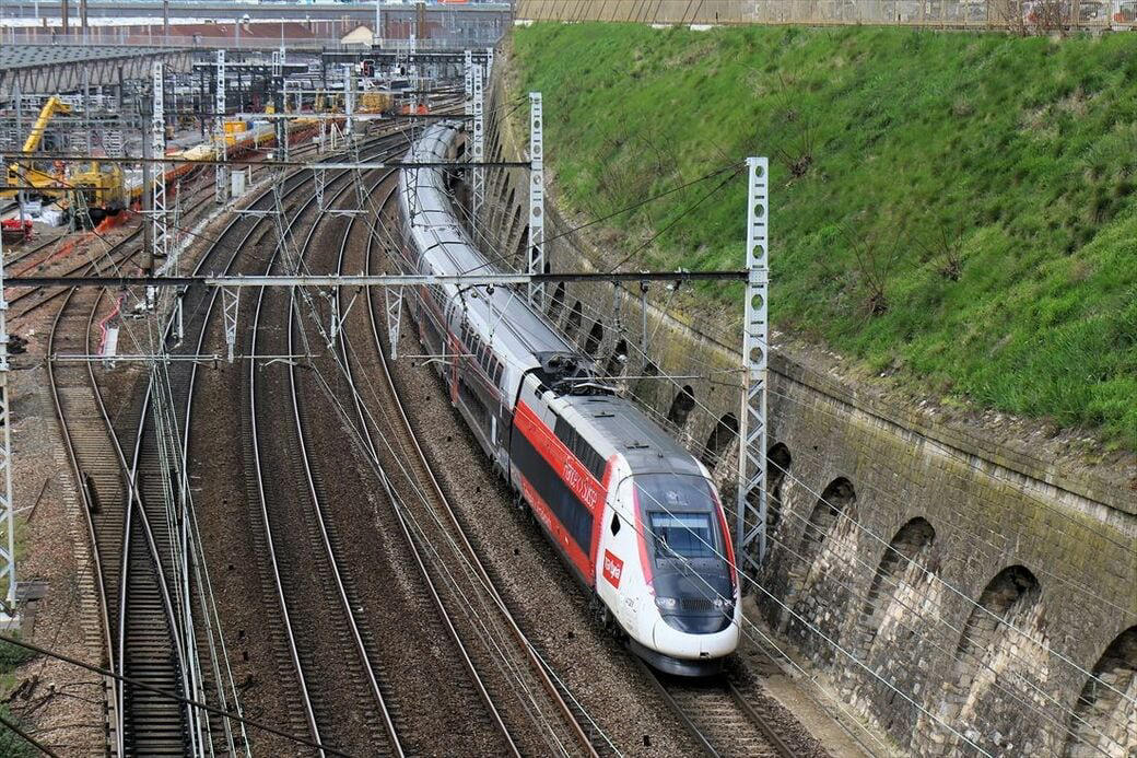 欧州ではTGVからローカル線まで普及, 連接車のメリットが生かせる欧州鉄道, 連接車導入で大問題が起きたフランス, ドイツの新型連接客車はどうなる？