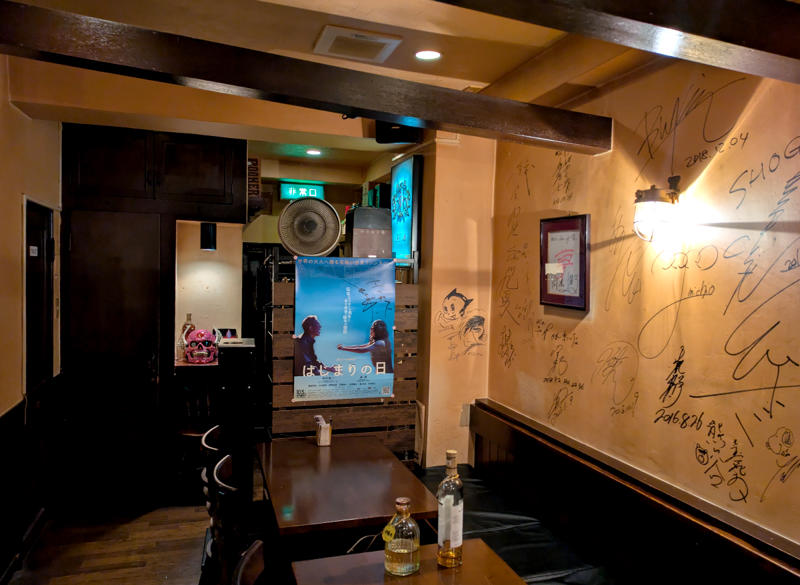 ・5月に名古屋で, ・エレベーター前の看板, ・なんで入って来たの？, ・生演奏で歌えるお店, ・今回訪問した店舗の情報