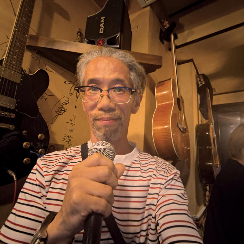 ・5月に名古屋で, ・エレベーター前の看板, ・なんで入って来たの？, ・生演奏で歌えるお店, ・今回訪問した店舗の情報