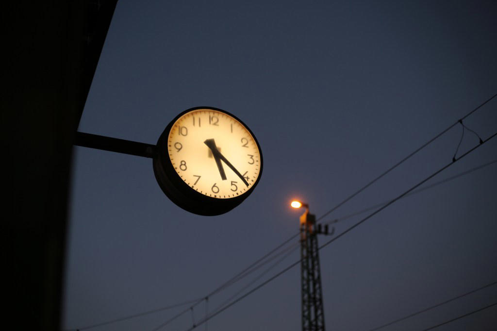 1. Wake up when it’s still dark outside