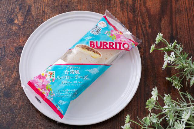 ルーロー飯の味わいをブリトーで！「ブリトー台湾風ルーローチーズ」, 具材たっぷりで大満足！「BIG ハムとたまご」, ベトナム発の人気メニュー「ローストチキンと野菜のバインミー」, バナナの甘さと濃厚なミルクの味わい♡「バナナミルクスムージー」, カスタードクリーム増量！「濃厚バニラのカスタードシュー」, ミルキーなホイップクリームがふんわり広がる♡「たっぷりホイップのダブルシュー」, 発酵バター使用の香ばしい風味！「濃厚カスタードのエクレア」