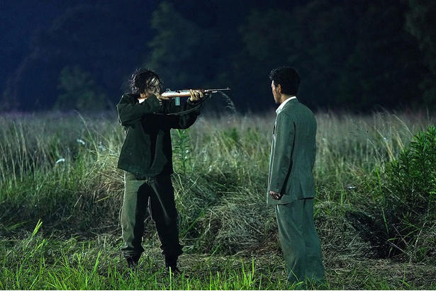 「沖縄の歴史を全身全霊で追体験してもらうには、大スクリーンで映像と音を浴びる映画がやっぱり最適」, 「見て見ぬふりをしてきた日本人として、贖罪の意識を背負って描かなければならない」, 「なぜ自分たちは、そして世界は沈黙しているのか…そんな想いが、僕たちが生きているこの時代にずっと張り付いている」, 「沖縄の土地には死者の魂と自然が交わるような感覚がある」, 「沖縄の歴史を、沖縄出身ではない本土の人が身ひとつで体感することで、相互理解の入り口が生まれる」