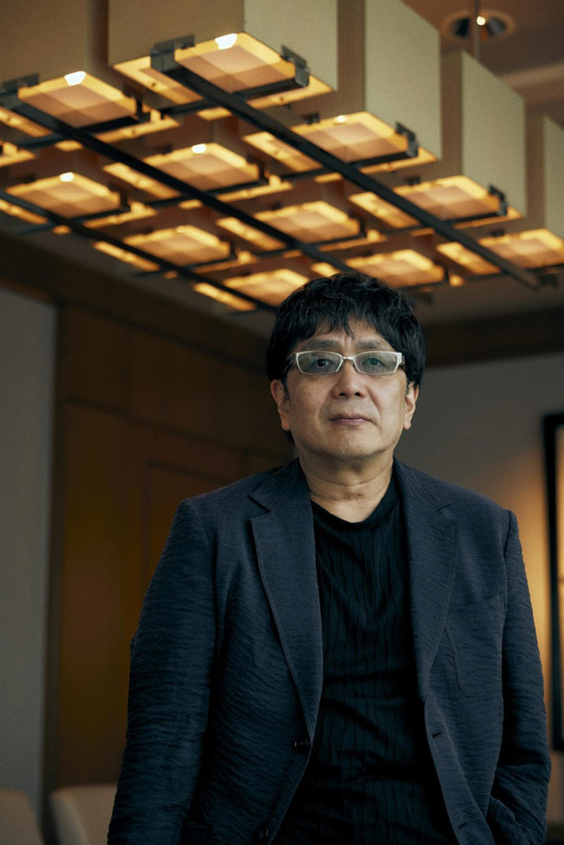 「沖縄の歴史を全身全霊で追体験してもらうには、大スクリーンで映像と音を浴びる映画がやっぱり最適」, 「見て見ぬふりをしてきた日本人として、贖罪の意識を背負って描かなければならない」, 「なぜ自分たちは、そして世界は沈黙しているのか…そんな想いが、僕たちが生きているこの時代にずっと張り付いている」, 「沖縄の土地には死者の魂と自然が交わるような感覚がある」, 「沖縄の歴史を、沖縄出身ではない本土の人が身ひとつで体感することで、相互理解の入り口が生まれる」