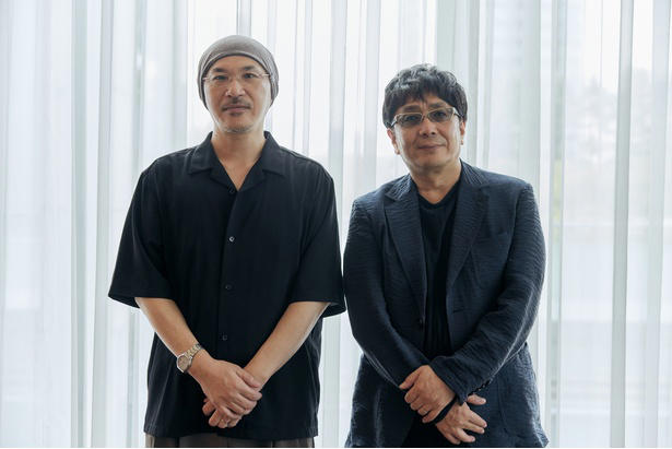 「沖縄の歴史を全身全霊で追体験してもらうには、大スクリーンで映像と音を浴びる映画がやっぱり最適」, 「見て見ぬふりをしてきた日本人として、贖罪の意識を背負って描かなければならない」, 「なぜ自分たちは、そして世界は沈黙しているのか…そんな想いが、僕たちが生きているこの時代にずっと張り付いている」, 「沖縄の土地には死者の魂と自然が交わるような感覚がある」, 「沖縄の歴史を、沖縄出身ではない本土の人が身ひとつで体感することで、相互理解の入り口が生まれる」
