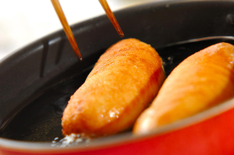 給食のスター的存在「揚げパン」, まろやかな味が懐かしい「カレーライス」, どんな献立にも合う「わかめごはん」, 育ち盛りの味方「鶏肉の唐揚げ」, 魚嫌いを克服できる「魚のみそマヨ焼き」, ちびっ子も大好き「ポークビーンズ」, 給食の名脇役「ヒジキの煮物」, 手軽でスタミナ満点「豚キムチ丼」, ソフト麺で食べてた「ミートソーススパゲティ」, 給食の人気デザート「白玉フルーツポンチ」