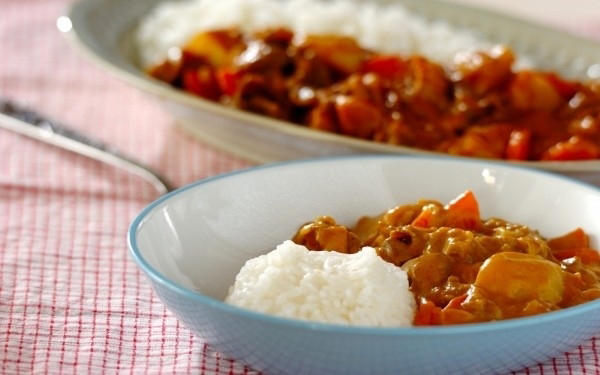 給食のスター的存在「揚げパン」, まろやかな味が懐かしい「カレーライス」, どんな献立にも合う「わかめごはん」, 育ち盛りの味方「鶏肉の唐揚げ」, 魚嫌いを克服できる「魚のみそマヨ焼き」, ちびっ子も大好き「ポークビーンズ」, 給食の名脇役「ヒジキの煮物」, 手軽でスタミナ満点「豚キムチ丼」, ソフト麺で食べてた「ミートソーススパゲティ」, 給食の人気デザート「白玉フルーツポンチ」