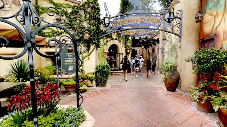 Toy Story: Alien Pizza Planet, The Lion King: Bengal Barbecue, Coco: Rancho del Zocalo Restaurante, The Sword in the Stone: Troubadour Tavern, Tarzan: The Tropical Hideaway, The Princess and the Frog: Tiana's Palace, Beauty and the Beast: Red Rose Taverne, Alice in Wonderland: Jolly Holiday Bakery Cafe, Cinderella: River Belle Terrace, Pinocchio: Edelweiss Snacks, Brother Bear: Hungry Bear Barbecue Jamboree, Sleeping Beauty: Cafe Orleans, A Goofy Movie: Cafe Daisy, The Rescuers Down Under: Harbour Galley, Snow White and the Seven Dwarves: Carnation Cafe, The Little Mermaid: Blue Bayou Restaurant, Methodology