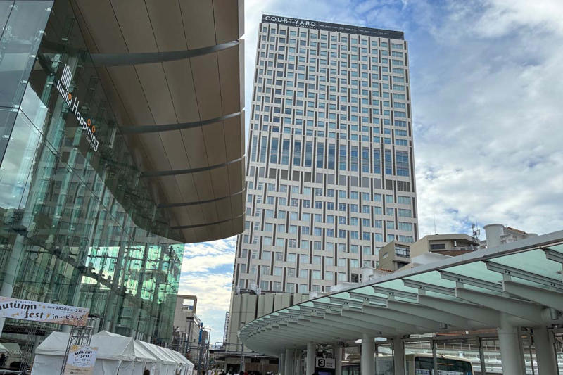 芦原温泉駅周辺も週末ににぎわい, ハピラインふくい好転, 8億円の赤字見込みが1200万円に, 開業効果への宿泊業者・自治体の喜び, 訪日客誘致など課題も