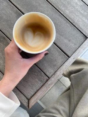 朝のルーティンと「お守りアイテム」, お気に入りのお守りアイテム5つ, 朝カフェで“今日が始まる”感覚を, THE CITY BAKERY（ザ シティ ベーカリー）, ANTICO CAFFE AL AVIS（アンティコカフェ アルアビス）, “好きな自分”でいるための朝時間, なおさんのコラム一覧, 【プロフィール】なおさん／フリーランス, 朝時間アンバサダーとは