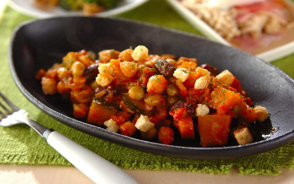 給食のスター的存在「揚げパン」, まろやかな味が懐かしい「カレーライス」, どんな献立にも合う「わかめごはん」, 育ち盛りの味方「鶏肉の唐揚げ」, 魚嫌いを克服できる「魚のみそマヨ焼き」, ちびっ子も大好き「ポークビーンズ」, 給食の名脇役「ヒジキの煮物」, 手軽でスタミナ満点「豚キムチ丼」, ソフト麺で食べてた「ミートソーススパゲティ」, 給食の人気デザート「白玉フルーツポンチ」