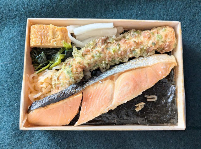 「にほんばし海苔弁当」海苔で勝負する潔さ, 「海苔弁 海」専門店が打ち出す最上級の家庭料理, 「海苔弁」具材ぎっしりの満足感, 「海苔のりべん」言わずもがな郡山を代表する名駅弁, 「海苔弁当」素材主義の魚屋が作る贅沢 　