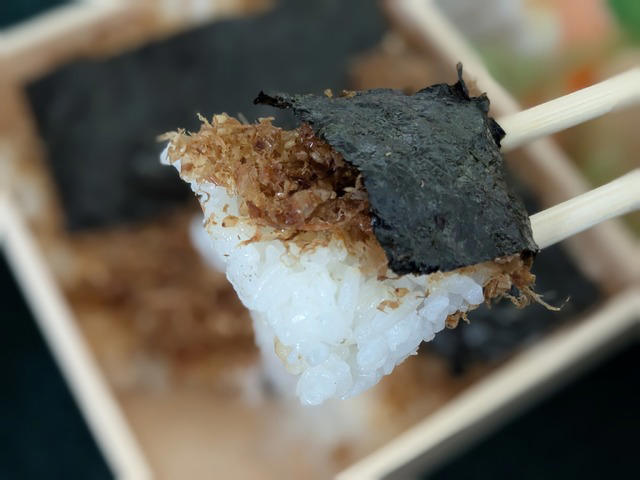 「にほんばし海苔弁当」海苔で勝負する潔さ, 「海苔弁 海」専門店が打ち出す最上級の家庭料理, 「海苔弁」具材ぎっしりの満足感, 「海苔のりべん」言わずもがな郡山を代表する名駅弁, 「海苔弁当」素材主義の魚屋が作る贅沢 　