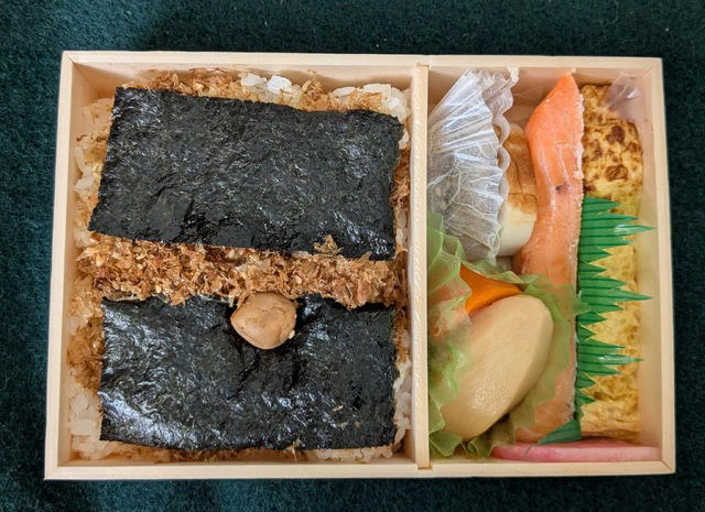 「にほんばし海苔弁当」海苔で勝負する潔さ, 「海苔弁 海」専門店が打ち出す最上級の家庭料理, 「海苔弁」具材ぎっしりの満足感, 「海苔のりべん」言わずもがな郡山を代表する名駅弁, 「海苔弁当」素材主義の魚屋が作る贅沢 　