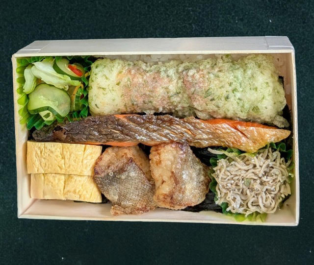 「にほんばし海苔弁当」海苔で勝負する潔さ, 「海苔弁 海」専門店が打ち出す最上級の家庭料理, 「海苔弁」具材ぎっしりの満足感, 「海苔のりべん」言わずもがな郡山を代表する名駅弁, 「海苔弁当」素材主義の魚屋が作る贅沢 　