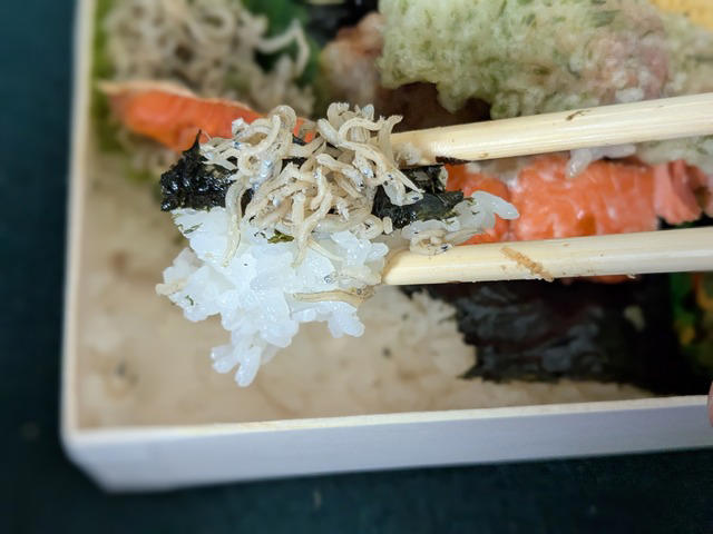 「にほんばし海苔弁当」海苔で勝負する潔さ, 「海苔弁 海」専門店が打ち出す最上級の家庭料理, 「海苔弁」具材ぎっしりの満足感, 「海苔のりべん」言わずもがな郡山を代表する名駅弁, 「海苔弁当」素材主義の魚屋が作る贅沢 　