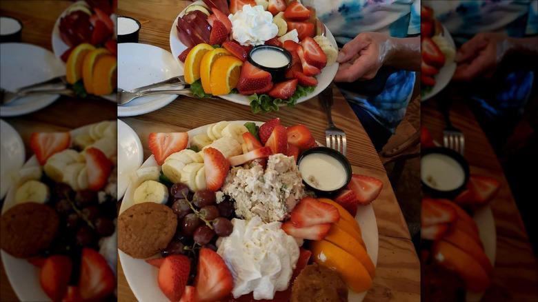 Sunliner Diner, Gorilla Taco, The Old Mill Restaurant, Mama's Farmhouse, Frizzle Chicken Café, Downtown Flavortown, Blue Moose Burgers and Wings, Cookie Dough Monster Burgers & Shakes, Sawyer's Farmhouse, Methodology
