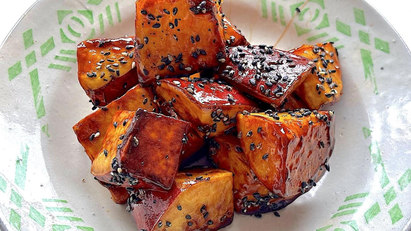 低カロリーな旬の味。キノコをたくさん使っちゃおう, ワンパンで作れる「秋のトロたま丼」 , 結局こういうのがいちばんおいしい , ベーコンを加えたり、パンに乗せたり、アレンジいろいろ 