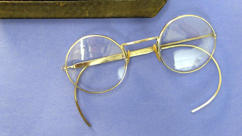 1. Classic Round Frames, 2. Bold Wayfarer Frames, 3. Transparent Frames, 4. Cat-Eye Glasses, 5. Oversized Frames, 6. Aviator Glasses, 7. Geometric Frames, 8. Wooden Frames, 9. Metal Rimless Glasses, 10. Double Bridge Frames, 11. Thick Black Frames, 12. Tortoiseshell Patterns, 13. Sporty Wrap-Around Frames, 14. Semi-Rimless Frames, 15. Gradient Color Frames, 16. Vintage Wire Frames, 17. Asymmetrical Frames, 18. Glow-In-The-Dark Frames, 19. Custom Painted Hand-Decorated Frames, 20. Eco-Friendly Recycled Material Frames