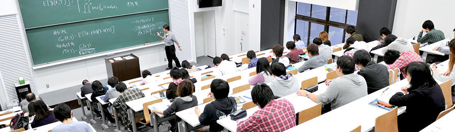 ■話題・トレンド, まだまだ存在する夜間学部, 社会人学生は１割のみ, 卒業後は３割強が大学院へ