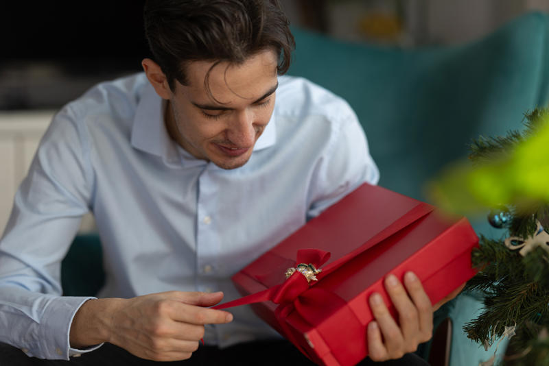 Make sure he smells good, Upgrade his tech, Treat yourself to some quality meals, Think of something personal, Accesorise, accesorise, accesorise!, Get practical
