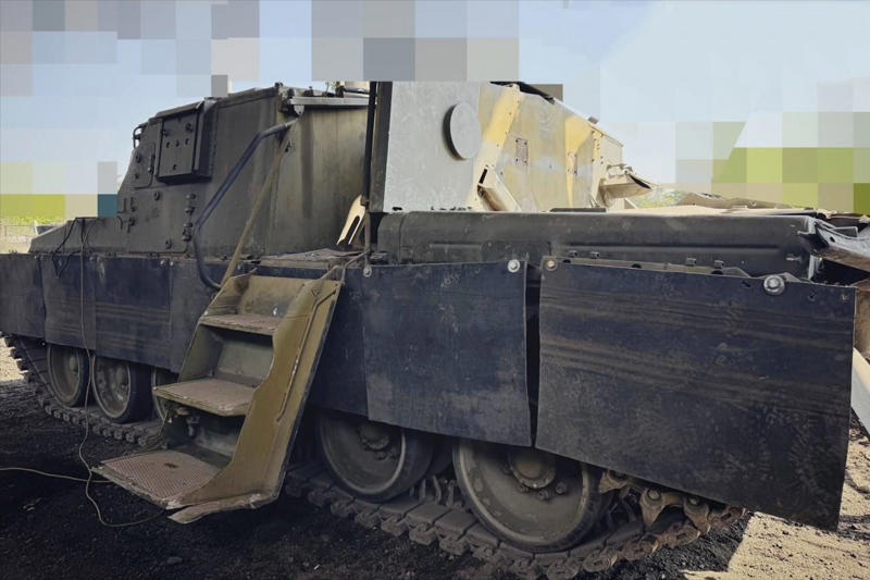 指揮偵察車「ラドガ」, 「幻の車両」を戦場に投入するロシア, 兵員輸送車として利用か, 生産数はわずか4両, 2024年にも目撃される, ほかにも興味深い事例が, 幻のウクライナ製歩兵戦闘車, ウクライナの試作車両「BMP-55」か, 旧ソ連時代の戦車を改修, 旧式の戦車を近代化, 多くは知られていない, 近代化計画の一環, エンジンを前方に移し、歩兵輸送用に, 地雷にも耐えられる, ソビエト時代の歩兵戦闘車よりも優れている, 輸送力や火力もある, 重機関銃と対戦車ミサイルで武装, 可能性としての試作にとどまっていた, ロシアの手に落ちたのかも不明