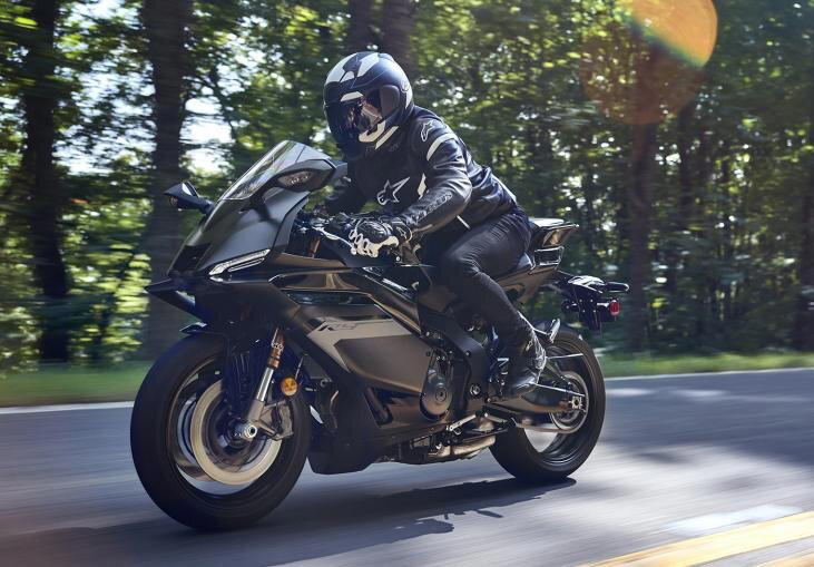 ヤマハ「YZF-R9 ABS」の概要, ヤマハ「YZF-R9 ABS」のカラー・人気投票, ヤマハ「YZF-R9 ABS」の主なスペック・燃費・価格, ヤマハ「YZF-R9 ABS」の動画・写真 , ヤマハ「YZF-R9 ABS」のおすすめ関連記事