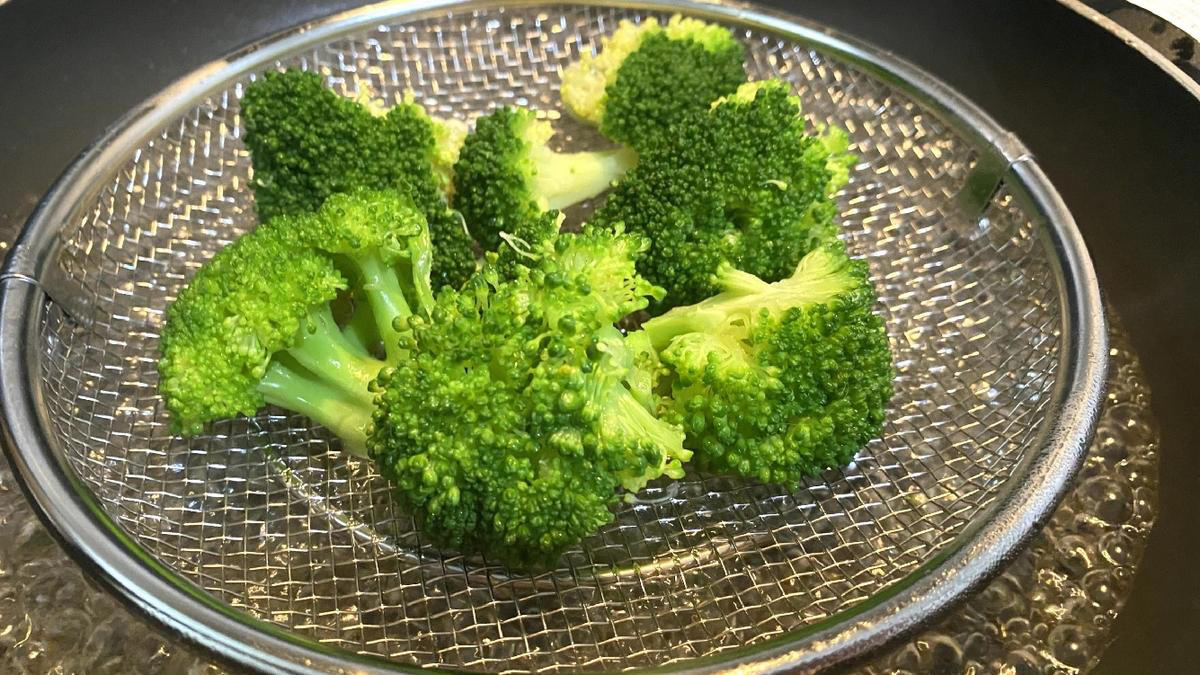小さめサイズの天ぷら鍋, 揚げものってこんなに短時間でできたんだ, 長い食材でもすっぽり入るよ, 卓上でも大活躍！