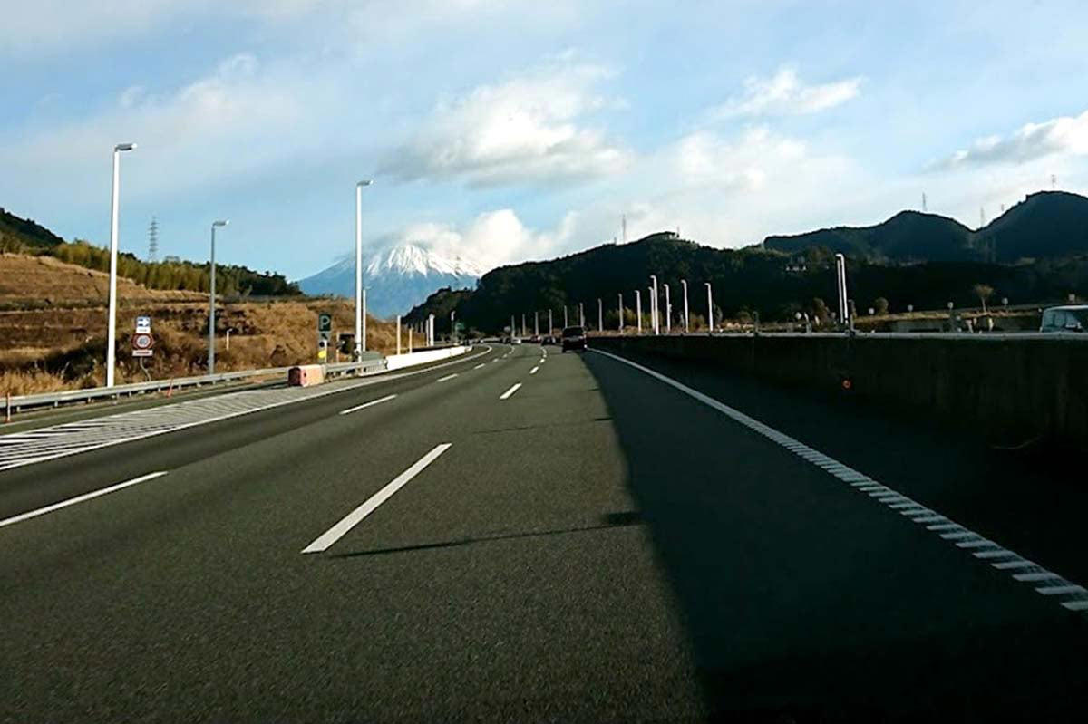 新東名高速の現在地, 東名を救う未開通25km, 高松トンネルが阻む工事難所, 不確実性が残す橋梁・トンネル工事, 東名沿線物流効率の革新と波及, 代替ルート整備で物流利便性向上, 交通分散と物流革新の展望, 渋滞緩和と物流効率化の実現