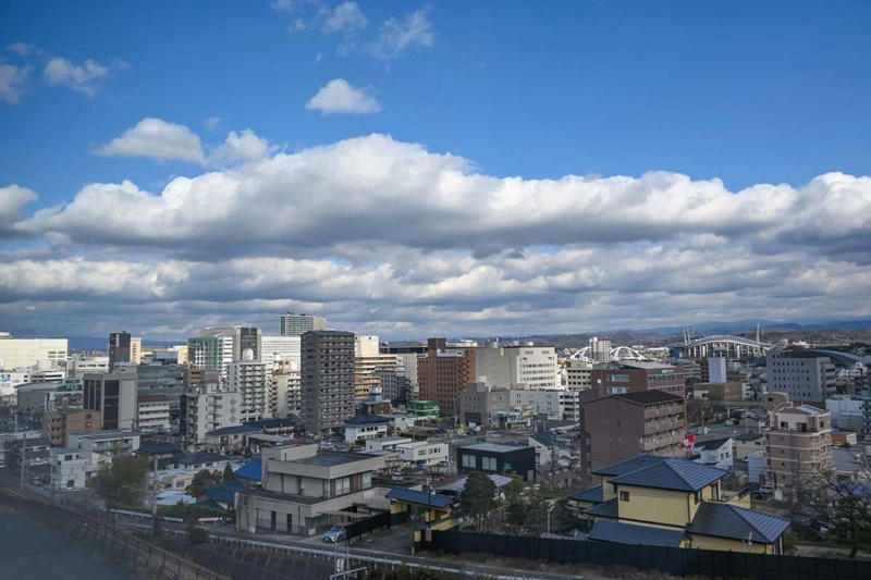 新東名高速の現在地, 東名を救う未開通25km, 高松トンネルが阻む工事難所, 不確実性が残す橋梁・トンネル工事, 東名沿線物流効率の革新と波及, 代替ルート整備で物流利便性向上, 交通分散と物流革新の展望, 渋滞緩和と物流効率化の実現