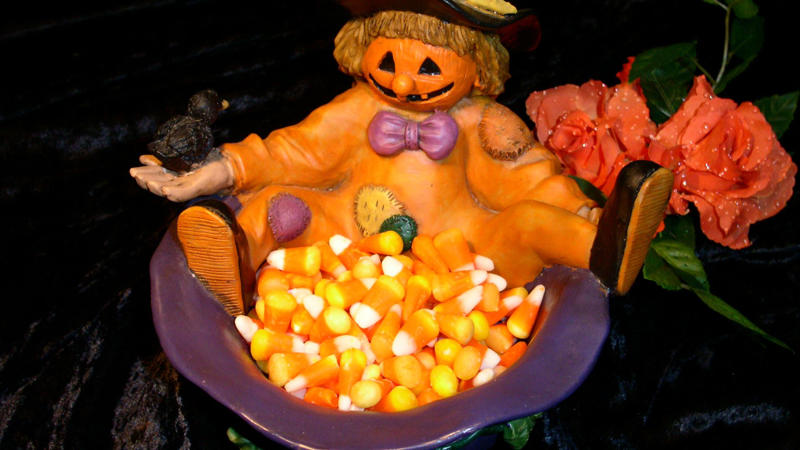 1. Candy Corn 1. Reese’s Peanut Butter Cups, 2. Skittles, 3. M&M’s, 4. Snickers, 5. Sour Patch Kids, 6. Butterfinger, 8. Starburst, 9. Kit Kat, 10. Milky Way, 1. Candy Corn, 2. Circus Peanuts, 3. Necco Wafers, 4. Peanut Butter Kisses, 5. Wax Coke Bottles, 6. Smarties, 7. Good & Plenty, 8. Tootsie Rolls, 9. Dum Dums, 10. Bit-O-Honey