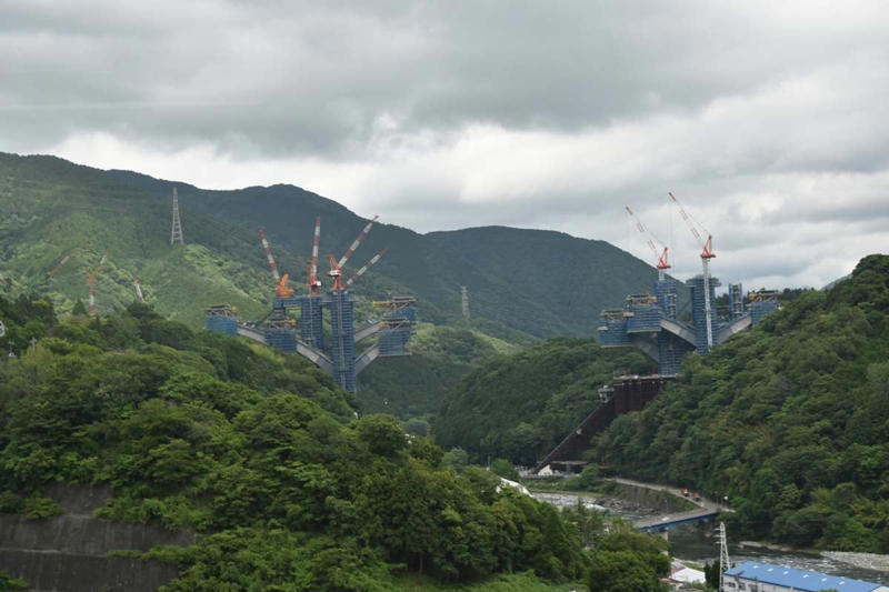 新東名高速の現在地, 東名を救う未開通25km, 高松トンネルが阻む工事難所, 不確実性が残す橋梁・トンネル工事, 東名沿線物流効率の革新と波及, 代替ルート整備で物流利便性向上, 交通分散と物流革新の展望, 渋滞緩和と物流効率化の実現