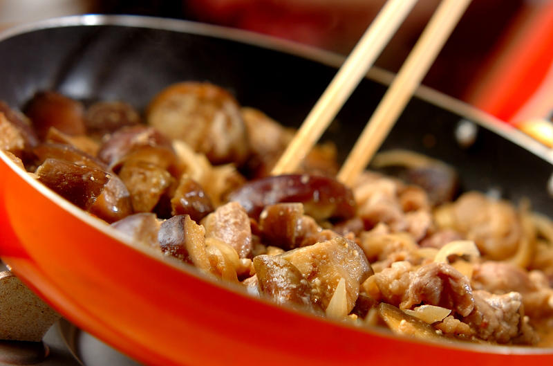 調味料2つ！ 鶏手羽元のシロップ照り焼き, 下味冷凍で麻婆ナス, 下味冷凍で塩サバの甘酢あんかけ, 下味冷凍で鮭と切干し大根の炒め煮, 皿ごと下味冷凍！ エビとホタテのアヒージョ, 下味冷凍で具だくさん洋風チャーハン