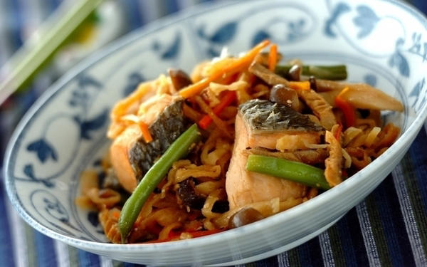 調味料2つ！ 鶏手羽元のシロップ照り焼き, 下味冷凍で麻婆ナス, 下味冷凍で塩サバの甘酢あんかけ, 下味冷凍で鮭と切干し大根の炒め煮, 皿ごと下味冷凍！ エビとホタテのアヒージョ, 下味冷凍で具だくさん洋風チャーハン