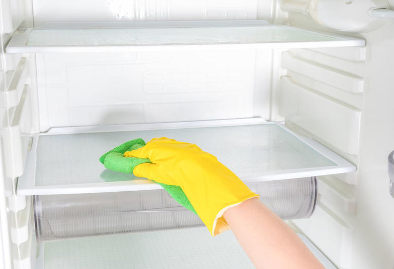 What’s The Difference Between "Cleaning" And "Deep Cleaning" The Fridge?, How Often To Deep Clean Your Fridge , Considerations Before Getting Started, What You Need:, How To Deep Clean Your Fridge, How To Keep Your Refrigerator Cleaner For Longer, How To Get Rid Of And Prevent Smells In Your Refrigerator, How to Get Rid of Streaks on Stainless Steal