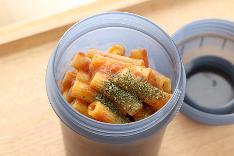 無印良品のカップタイプのお弁当箱, メイン料理にぴったりな450mL, サラダやデザートを持ち歩ける350mL, 便利な反面、注意点もあり！