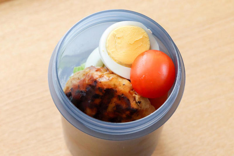 無印良品のカップタイプのお弁当箱, メイン料理にぴったりな450mL, サラダやデザートを持ち歩ける350mL, 便利な反面、注意点もあり！