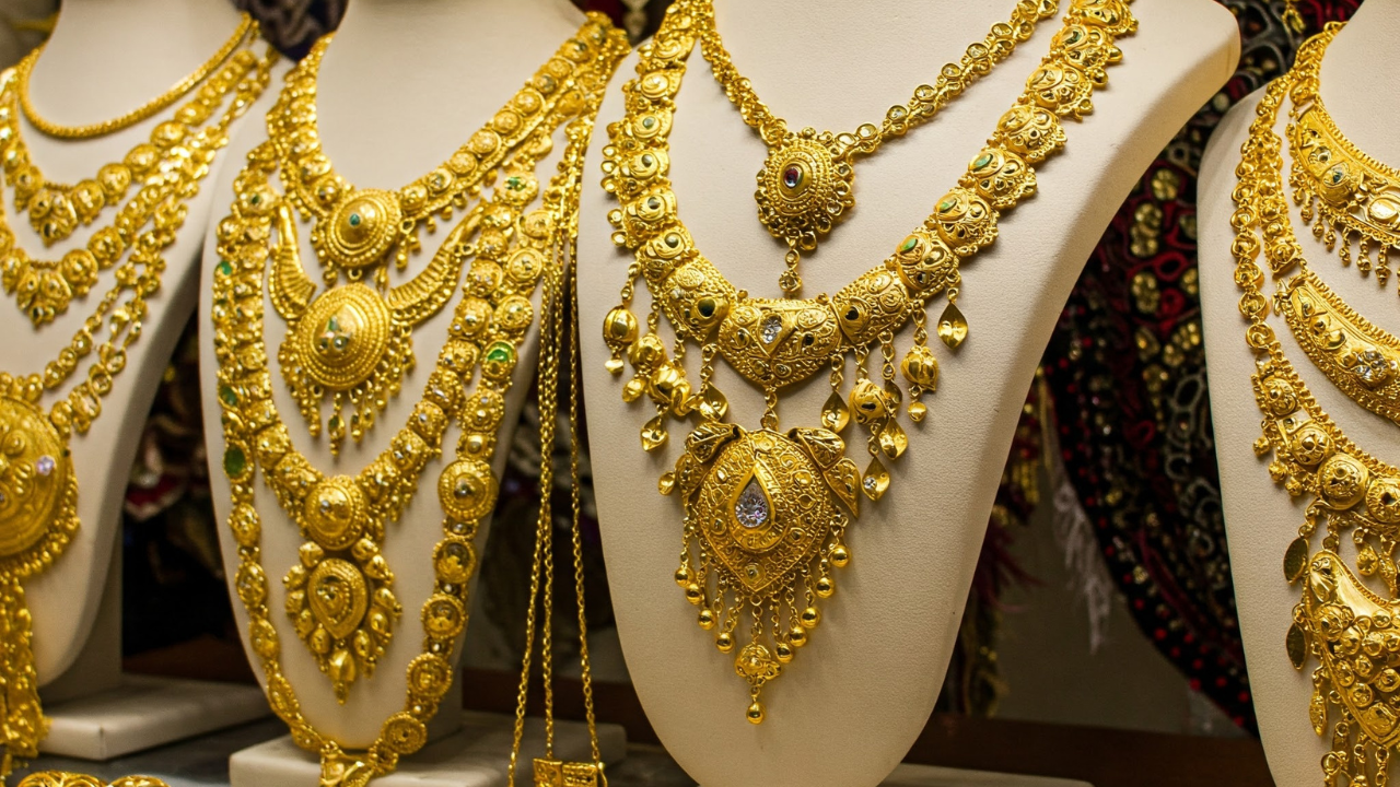 Gold and silver, New utensils, Lakshmi and Ganesh idol, Buying Dhaniya and Namak, New clothes, 3 things to never bring home on Dhanteras