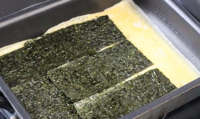 幼児弁当箱にギュッ！「コーン入り照り焼きハンバーグ」「ぐるぐる海苔巻き卵」2品弁当, 1品目 コーン入り照り焼きハンバーグ, 2品目 ぐるぐる海苔巻き卵, 材料 （作りやすい分量・1人分）, 2品弁当の詰め方プロセス, 「心が楽になる2品弁当」のルール
