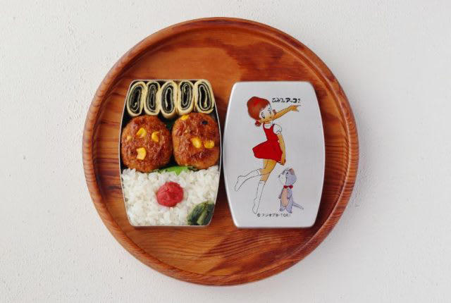 幼児弁当箱にギュッ！「コーン入り照り焼きハンバーグ」「ぐるぐる海苔巻き卵」2品弁当, 1品目 コーン入り照り焼きハンバーグ, 2品目 ぐるぐる海苔巻き卵, 材料 （作りやすい分量・1人分）, 2品弁当の詰め方プロセス, 「心が楽になる2品弁当」のルール