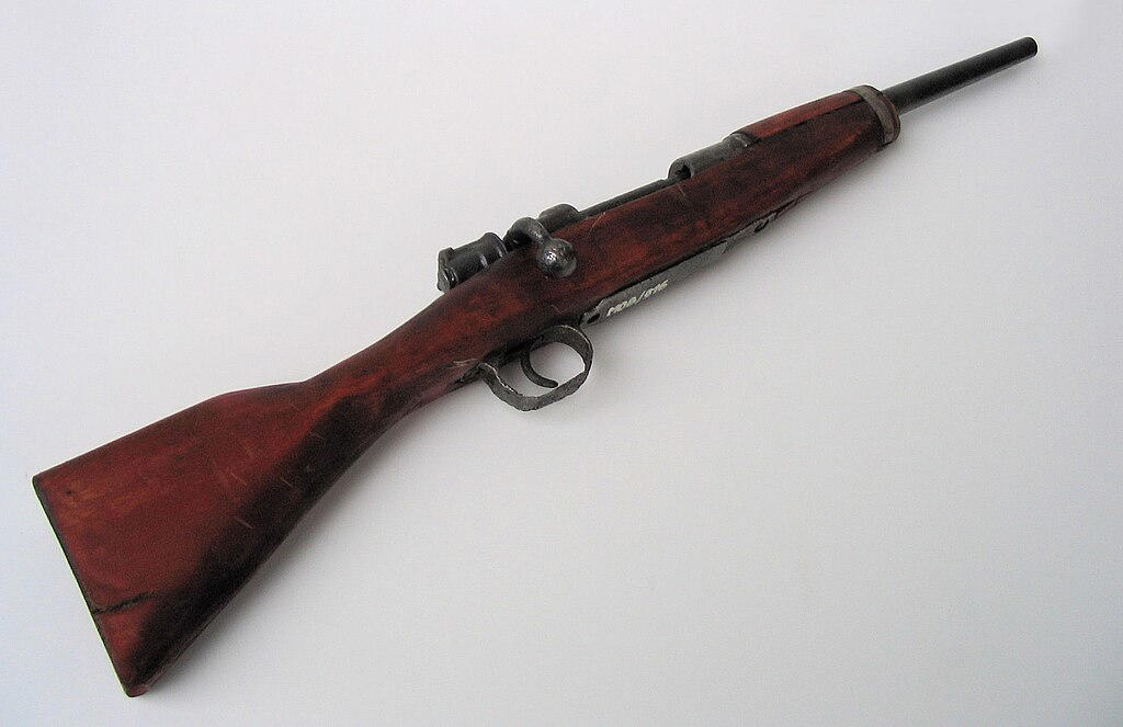 1. Winchester Model 70, 2. Remington Model 700, 3. Mauser 98, 4. Ruger No. 1, 5. Savage Model 110, 6. Weatherby Mark V, 7. Winchester Model 1894, 8. Marlin 336, 9. Mannlicher–Schönauer, 10. Browning BAR (Hunting Version), 11. Ruger M77, 12. Sako 85, 13. Browning A-Bolt, 14. CZ 550, 15. Winchester Model 70 Safari