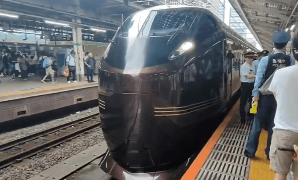 ■令和になって初めての運行, ■日本での鉄道開業と同時に登場, ■天皇の権威づけのため, ■昭和天皇は「乗り鉄」, ■特別扱いを好まなかった上皇さま, ■時代とともに役割変わるお召し列車