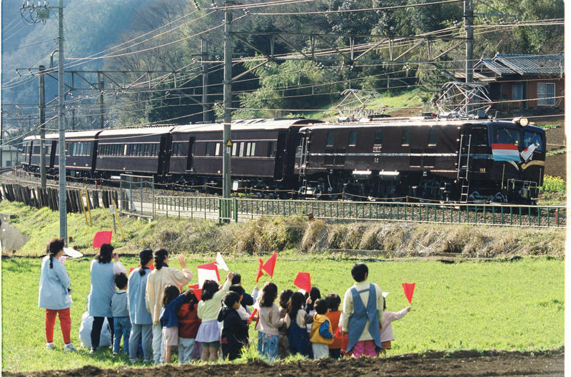 ■令和になって初めての運行, ■日本での鉄道開業と同時に登場, ■天皇の権威づけのため, ■昭和天皇は「乗り鉄」, ■特別扱いを好まなかった上皇さま, ■時代とともに役割変わるお召し列車