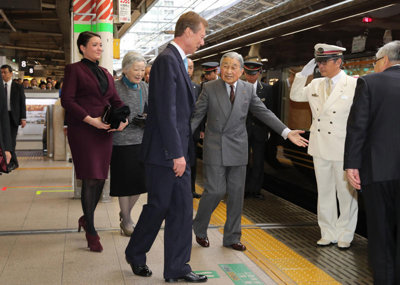 ■令和になって初めての運行, ■日本での鉄道開業と同時に登場, ■天皇の権威づけのため, ■昭和天皇は「乗り鉄」, ■特別扱いを好まなかった上皇さま, ■時代とともに役割変わるお召し列車